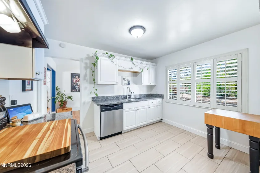 945 Yori, Reno, Nevada 89502, 3 Bedrooms Bedrooms, ,1 BathroomBathrooms,Residential,Residential,Yori,260005405