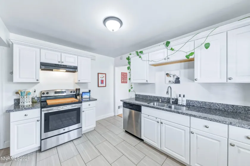 945 Yori, Reno, Nevada 89502, 3 Bedrooms Bedrooms, ,1 BathroomBathrooms,Residential,Residential,Yori,260005405