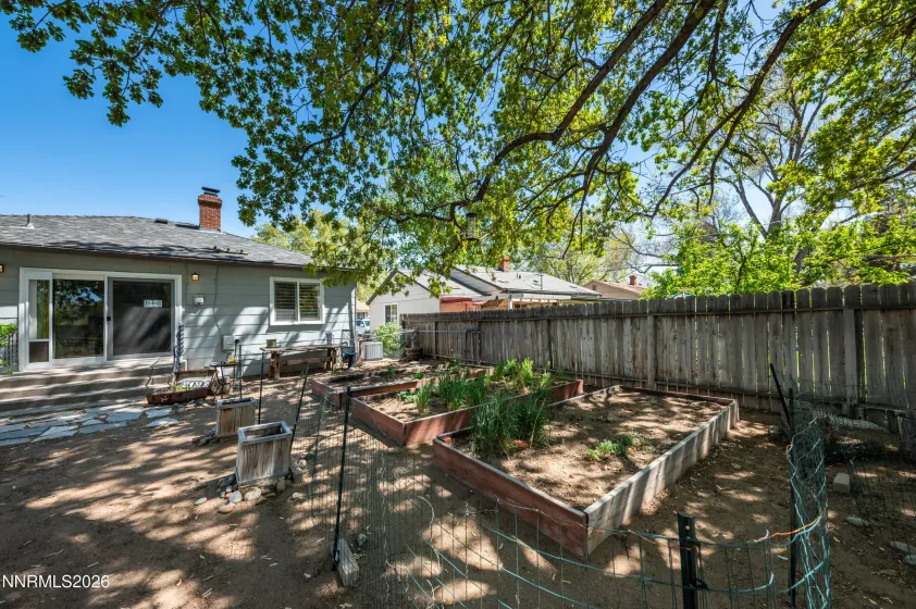 945 Yori, Reno, Nevada 89502, 3 Bedrooms Bedrooms, ,1 BathroomBathrooms,Residential,Residential,Yori,260005405