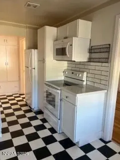 1070 Kirman, Reno, Nevada 89502, 2 Bedrooms Bedrooms, ,1 BathroomBathrooms,Residential Lease,Manufactured,Kirman,260005411
