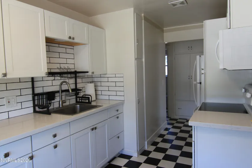 1070 Kirman, Reno, Nevada 89502, 2 Bedrooms Bedrooms, ,1 BathroomBathrooms,Residential Lease,Manufactured,Kirman,260005411