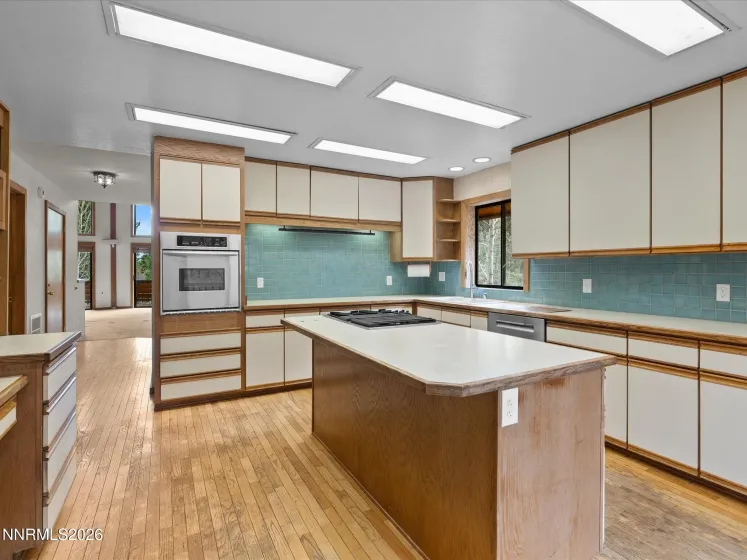 962 Red Feather, Incline Village, Nevada 89451, 3 Bedrooms Bedrooms, ,2 BathroomsBathrooms,Residential,Residential,Red Feather,260005433