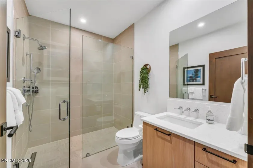 25 Beach Club, Stateline, Nevada 89449, 3 Bedrooms Bedrooms, ,2 BathroomsBathrooms,Residential,Residential,Beach Club,260005436