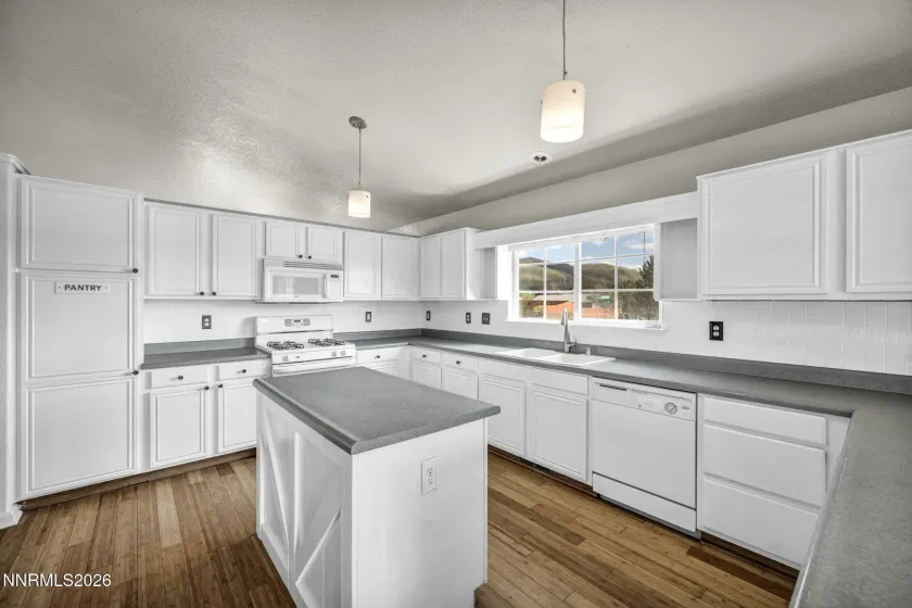 17511 Crystal Canyon, Reno, Nevada 89508, 3 Bedrooms Bedrooms, ,2 BathroomsBathrooms,Residential,Residential,Crystal Canyon,260005435