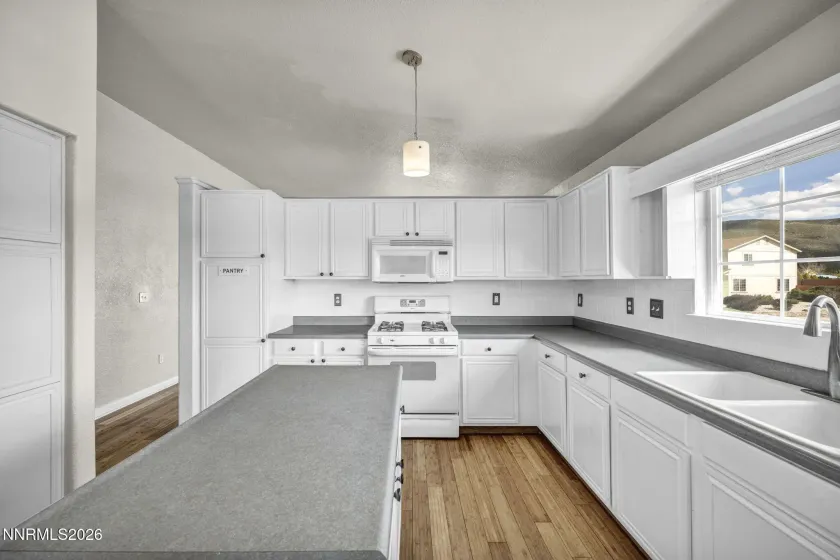 17511 Crystal Canyon, Reno, Nevada 89508, 3 Bedrooms Bedrooms, ,2 BathroomsBathrooms,Residential,Residential,Crystal Canyon,260005435
