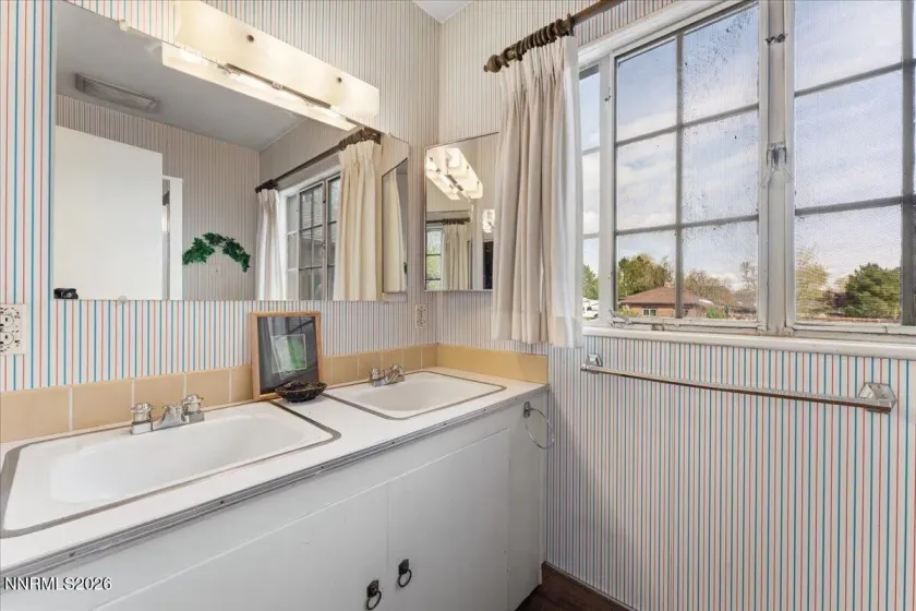 3850 Plumas, Reno, Nevada 89509, 8 Bedrooms Bedrooms, ,5 BathroomsBathrooms,Residential,Residential,Plumas,260005460
