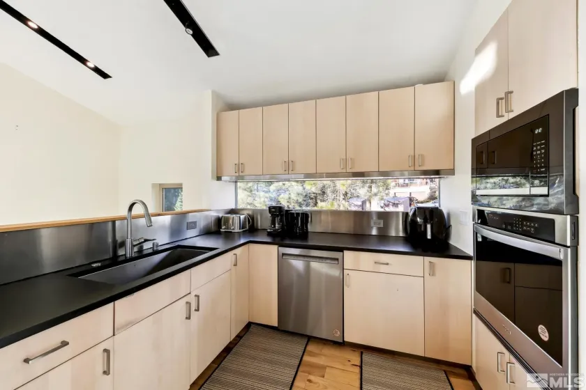332 Barton, Stateline, Nevada 89449, 6 Bedrooms Bedrooms, ,4 BathroomsBathrooms,Residential,Residential,Barton,260005473