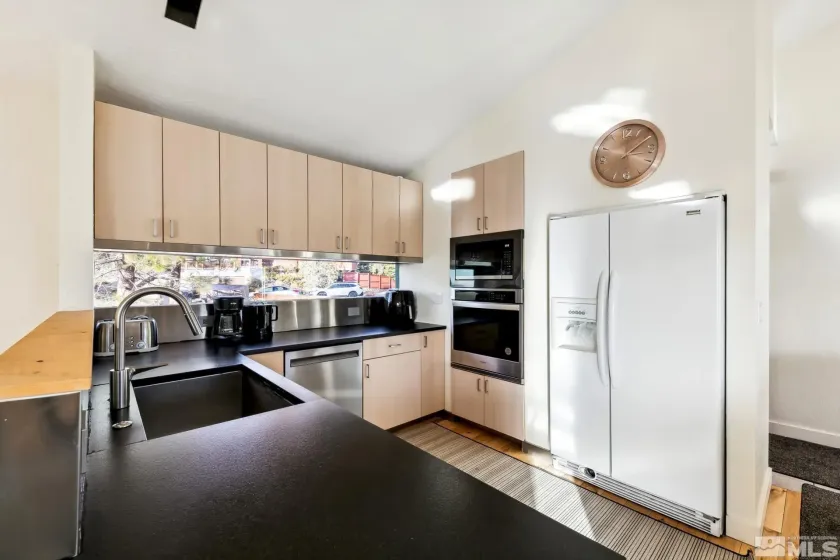 332 Barton, Stateline, Nevada 89449, 6 Bedrooms Bedrooms, ,4 BathroomsBathrooms,Residential,Residential,Barton,260005473