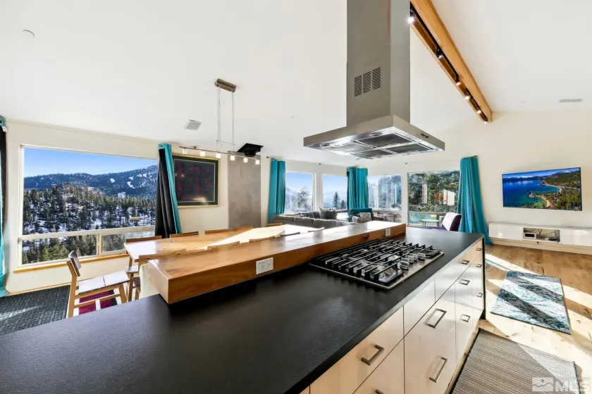 332 Barton, Stateline, Nevada 89449, 6 Bedrooms Bedrooms, ,4 BathroomsBathrooms,Residential,Residential,Barton,260005473