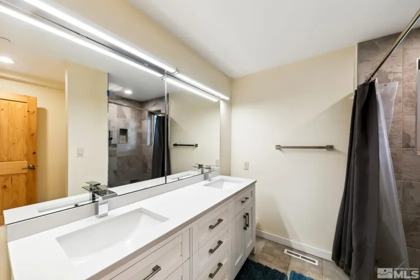 332 Barton, Stateline, Nevada 89449, 6 Bedrooms Bedrooms, ,4 BathroomsBathrooms,Residential,Residential,Barton,260005473