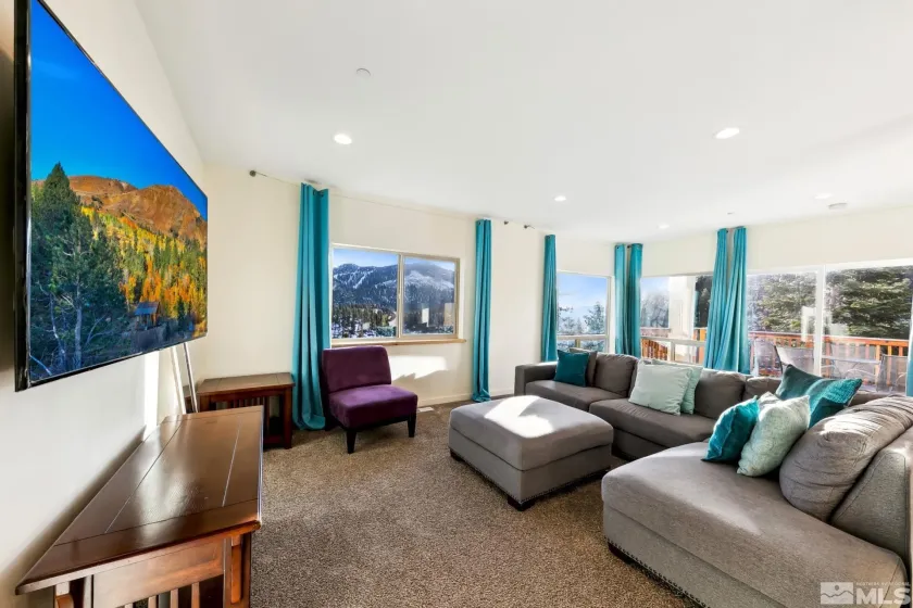 332 Barton, Stateline, Nevada 89449, 6 Bedrooms Bedrooms, ,4 BathroomsBathrooms,Residential,Residential,Barton,260005473