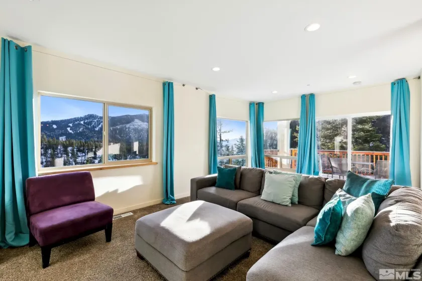 332 Barton, Stateline, Nevada 89449, 6 Bedrooms Bedrooms, ,4 BathroomsBathrooms,Residential,Residential,Barton,260005473