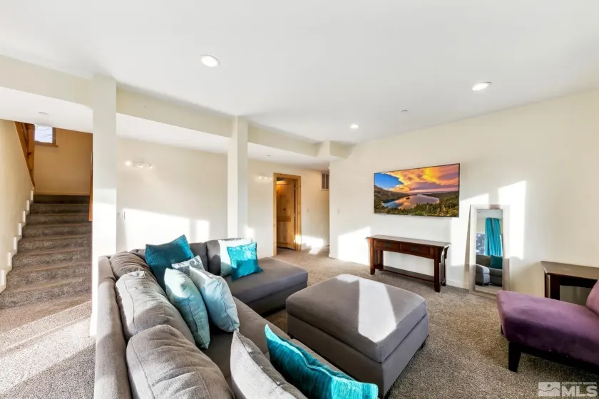 332 Barton, Stateline, Nevada 89449, 6 Bedrooms Bedrooms, ,4 BathroomsBathrooms,Residential,Residential,Barton,260005473
