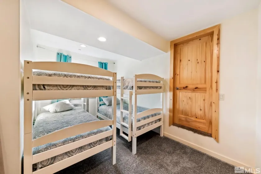 332 Barton, Stateline, Nevada 89449, 6 Bedrooms Bedrooms, ,4 BathroomsBathrooms,Residential,Residential,Barton,260005473
