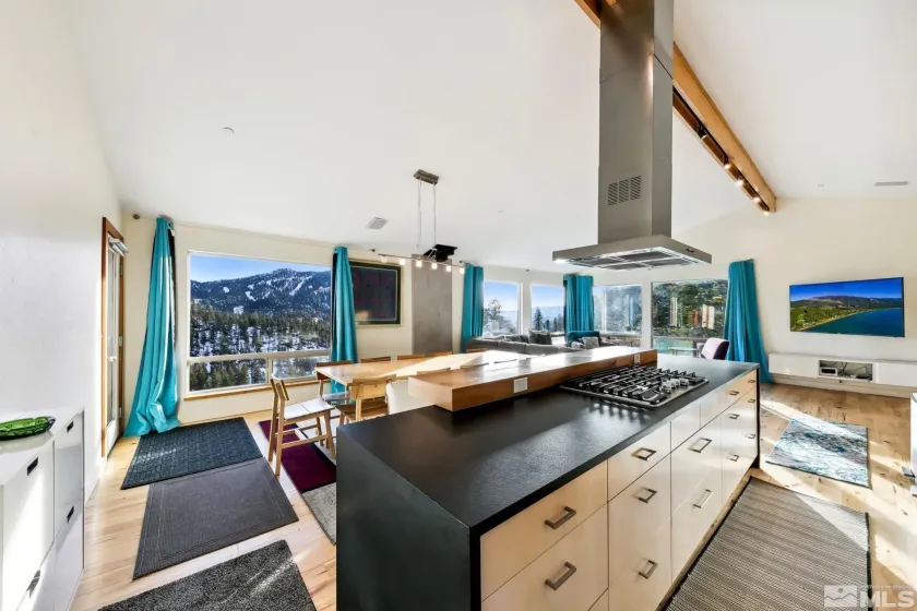 332 Barton, Stateline, Nevada 89449, 6 Bedrooms Bedrooms, ,4 BathroomsBathrooms,Residential,Residential,Barton,260005473