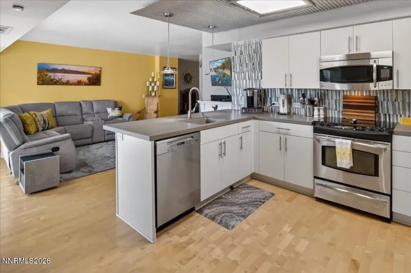 255 Sierra, Reno, Nevada 89501, 2 Bedrooms Bedrooms, ,3 BathroomsBathrooms,Residential,Residential,Sierra,260005474