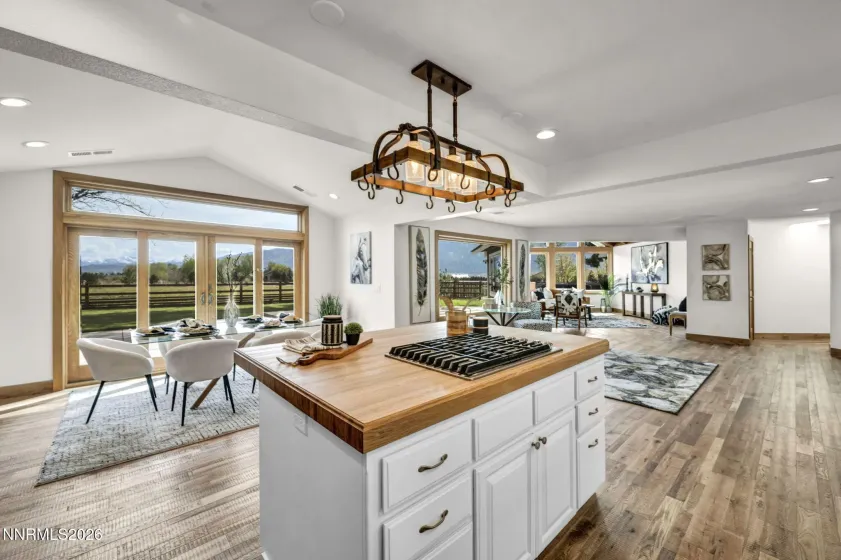 1097 Meadowlark, Gardnerville, Nevada 89460, 5 Bedrooms Bedrooms, ,3 BathroomsBathrooms,Residential,Residential,Meadowlark,260005485