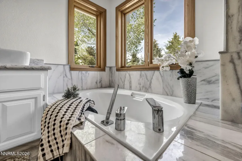 1097 Meadowlark, Gardnerville, Nevada 89460, 5 Bedrooms Bedrooms, ,3 BathroomsBathrooms,Residential,Residential,Meadowlark,260005485