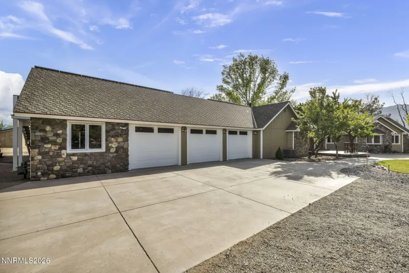 1097 Meadowlark, Gardnerville, Nevada 89460, 5 Bedrooms Bedrooms, ,3 BathroomsBathrooms,Residential,Residential,Meadowlark,260005485