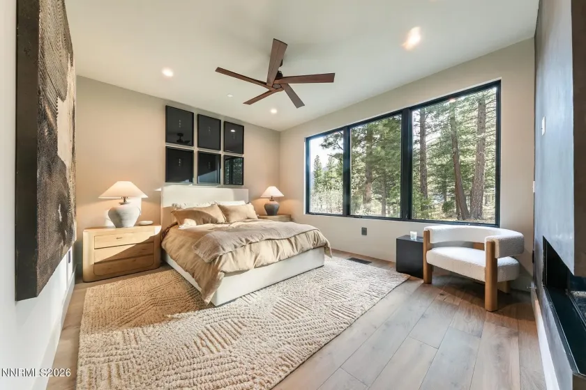 Guest Bedroom Suite w/office