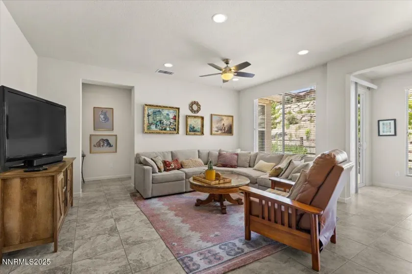 9225 Sassafras, Reno, Nevada 89523, 3 Bedrooms Bedrooms, ,2 BathroomsBathrooms,Residential,Residential,Sassafras,250052374