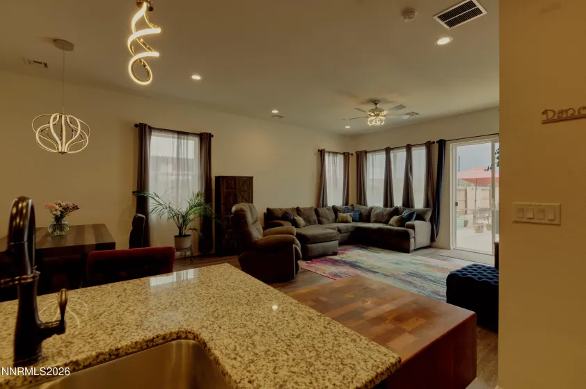 7885 Navasota, Sparks, Nevada 89436, 3 Bedrooms Bedrooms, ,2 BathroomsBathrooms,Residential,Residential,Navasota,260005556