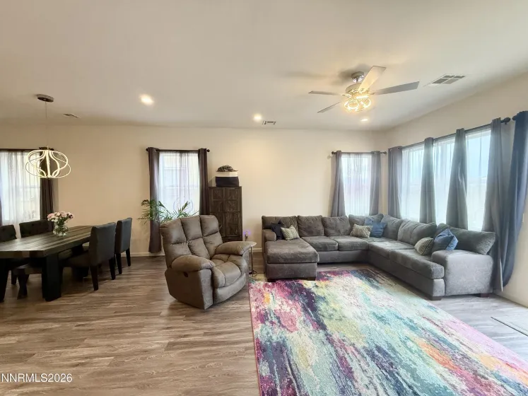 7885 Navasota, Sparks, Nevada 89436, 3 Bedrooms Bedrooms, ,2 BathroomsBathrooms,Residential,Residential,Navasota,260005556