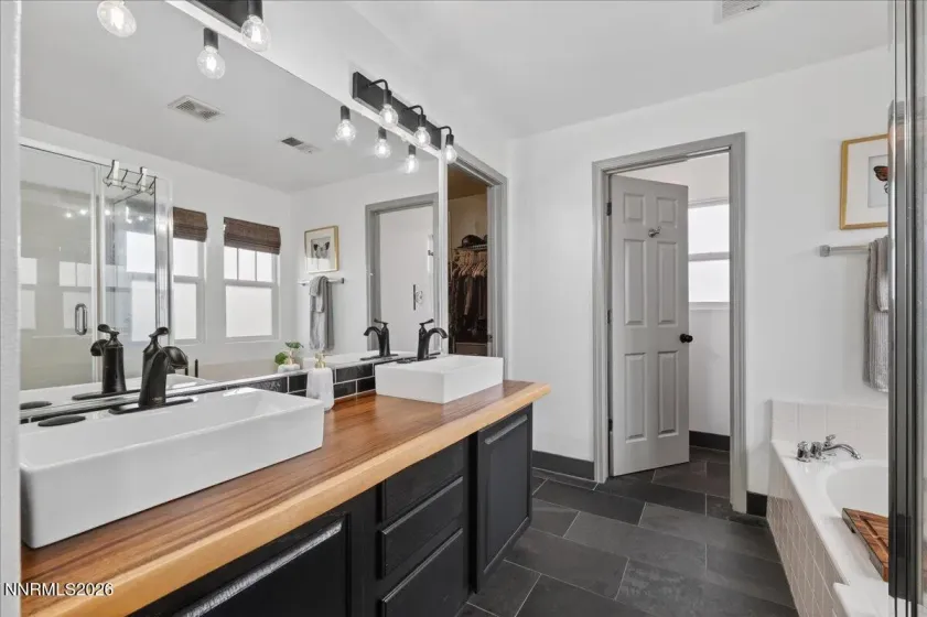 1347 Scarlet Oak, Gardnerville, Nevada 89410, 3 Bedrooms Bedrooms, ,3 BathroomsBathrooms,Residential,Residential,Scarlet Oak,260005568