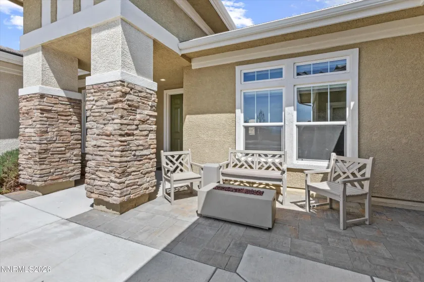 Front / Patio