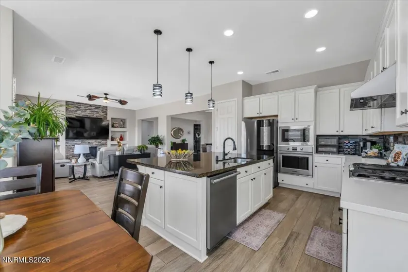 11785 Valley Crest, Sparks, Nevada 89441, 3 Bedrooms Bedrooms, ,4 BathroomsBathrooms,Residential,Residential,Valley Crest,260005580