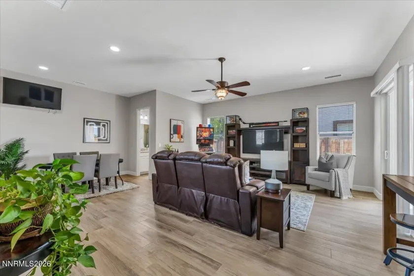 11785 Valley Crest, Sparks, Nevada 89441, 3 Bedrooms Bedrooms, ,4 BathroomsBathrooms,Residential,Residential,Valley Crest,260005580