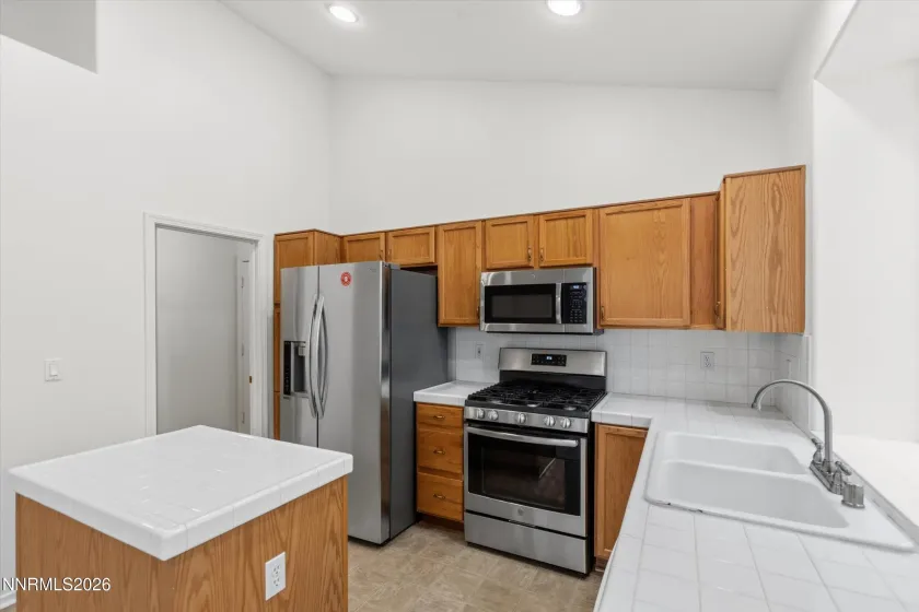 3689 Heron's Landing, Reno, Nevada 89502, 2 Bedrooms Bedrooms, ,2 BathroomsBathrooms,Residential,Residential,Heron's Landing,260005588