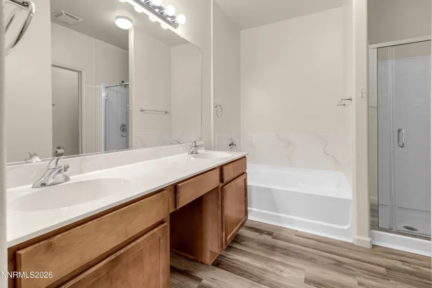 9050 Double R, Reno, Nevada 89521, 2 Bedrooms Bedrooms, ,2 BathroomsBathrooms,Residential,Residential,Double R,260005612