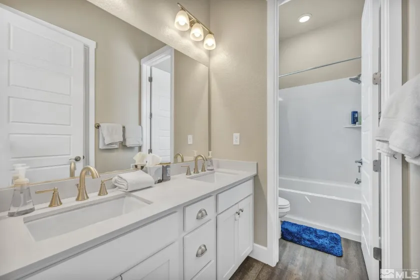 1237 Crawford Crk, Reno, Nevada 89521, 4 Bedrooms Bedrooms, ,3 BathroomsBathrooms,Residential Lease,Manufactured,Crawford Crk,260005619