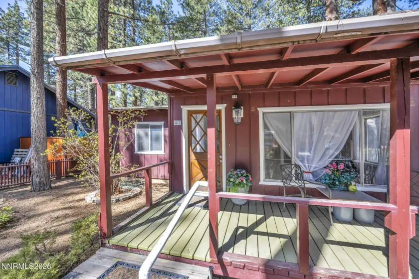 1084 Juniper, South Lake Tahoe, California 96150, 2 Bedrooms Bedrooms, ,1 BathroomBathrooms,Residential,Residential,Juniper,260005630