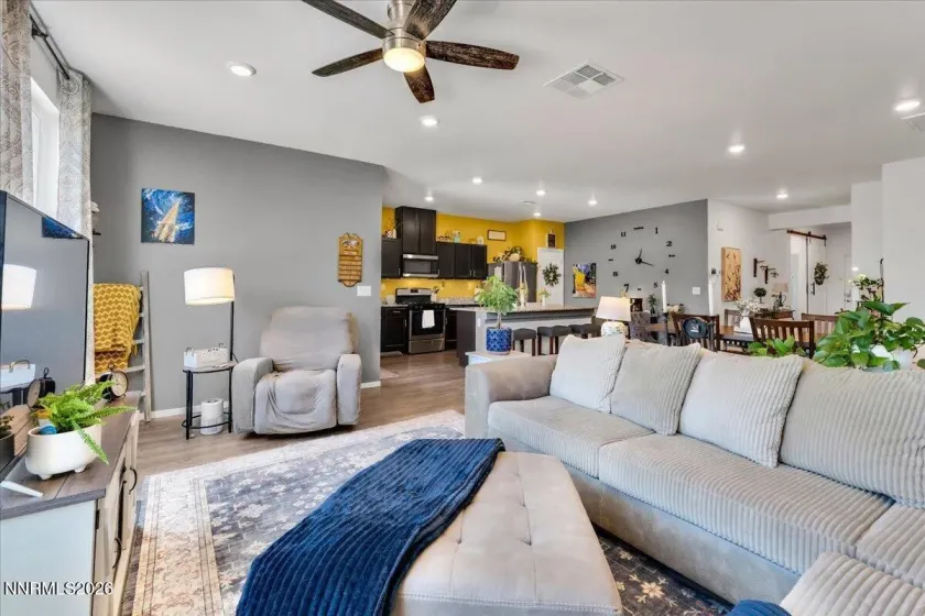 6738 Coyote Call, Sparks, Nevada 89436, 3 Bedrooms Bedrooms, ,2 BathroomsBathrooms,Residential,Residential,Coyote Call,0,260005698