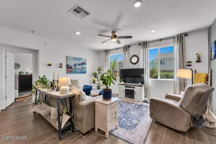 6738 Coyote Call, Sparks, Nevada 89436, 3 Bedrooms Bedrooms, ,2 BathroomsBathrooms,Residential,Residential,Coyote Call,0,260005698
