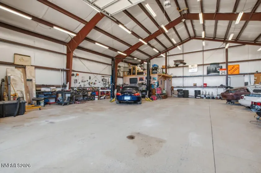 Detached 2500 square foot garage