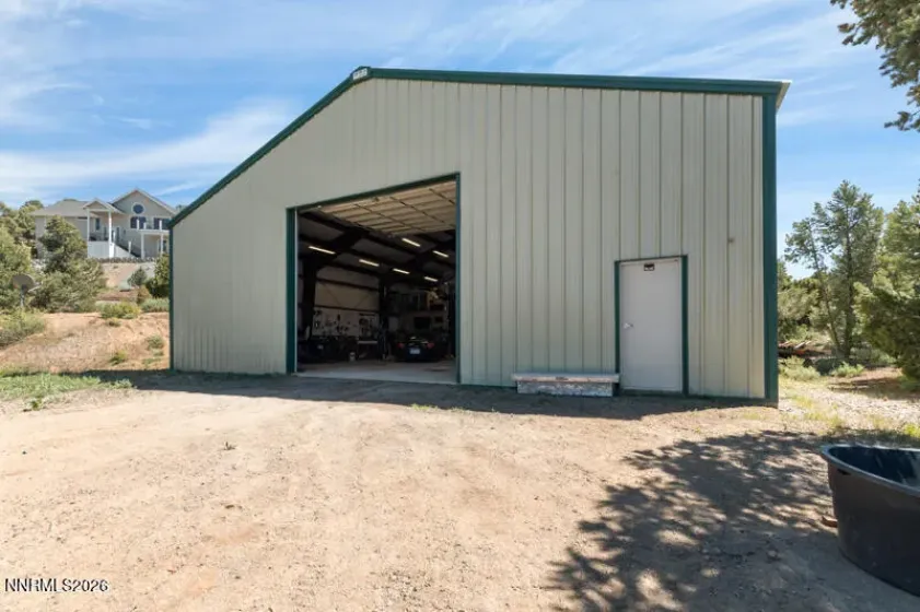 Detached 2500 square foot garage
