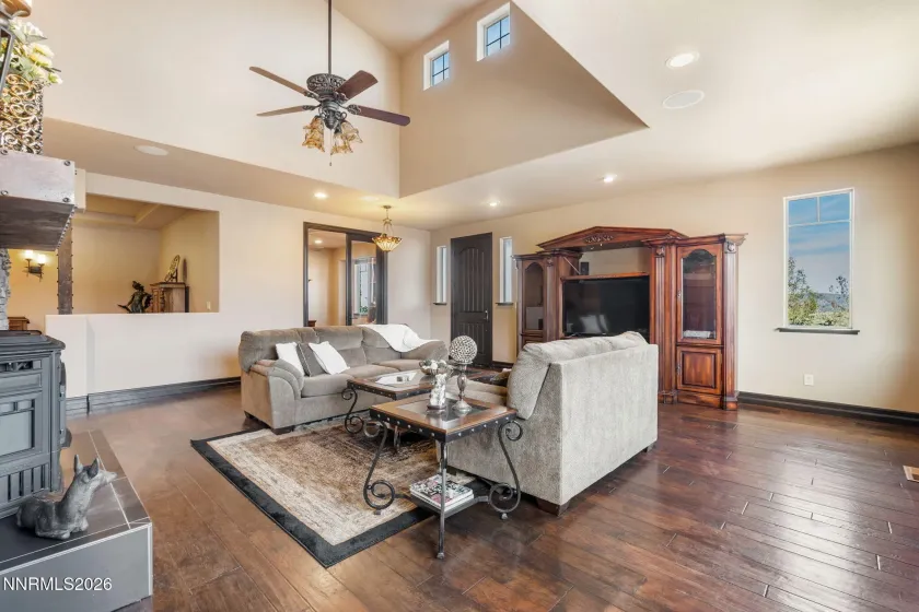 5764 Carl Dr, Reno, Nevada 89511, 3 Bedrooms Bedrooms, ,3 BathroomsBathrooms,Residential,Residential,Carl Dr,0,260006080