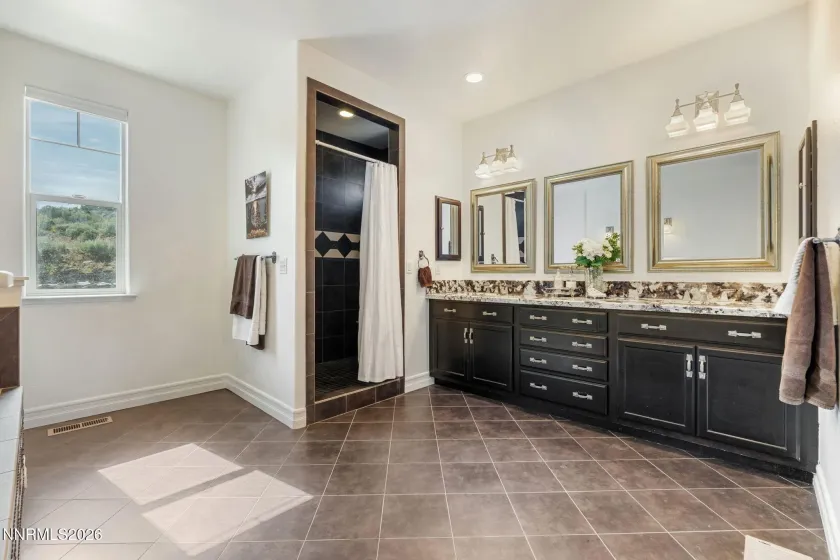 5764 Carl Dr, Reno, Nevada 89511, 3 Bedrooms Bedrooms, ,3 BathroomsBathrooms,Residential,Residential,Carl Dr,0,260006080