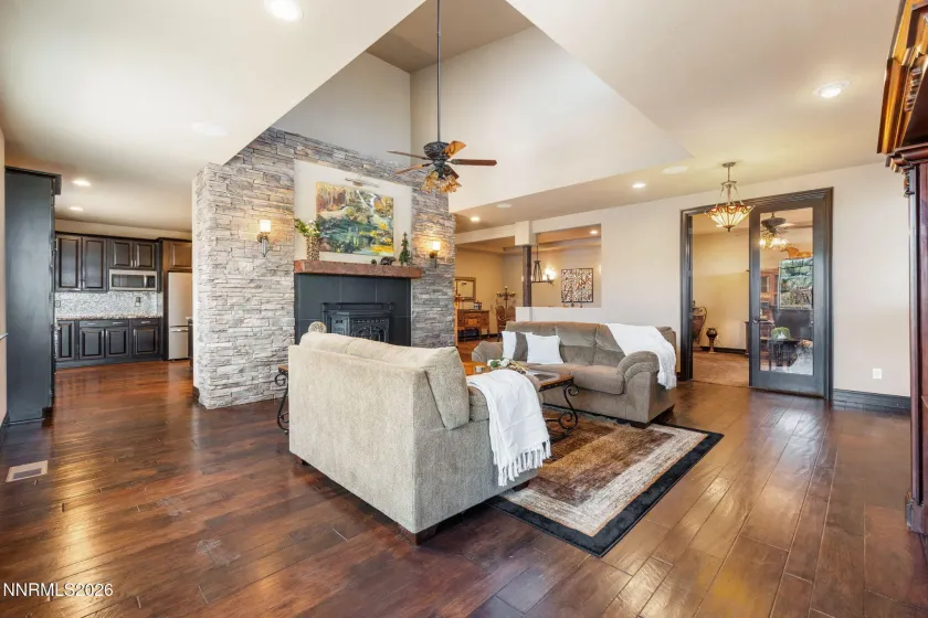 5764 Carl Dr, Reno, Nevada 89511, 3 Bedrooms Bedrooms, ,3 BathroomsBathrooms,Residential,Residential,Carl Dr,0,260006080