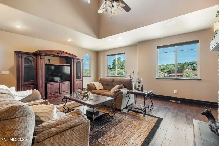 5764 Carl Dr, Reno, Nevada 89511, 3 Bedrooms Bedrooms, ,3 BathroomsBathrooms,Residential,Residential,Carl Dr,0,260006080