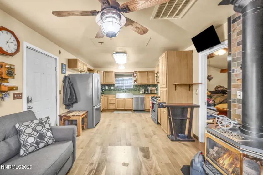 534 13th, Sparks, Nevada 89431, 2 Bedrooms Bedrooms, ,2 BathroomsBathrooms,Residential,Residential,13th,0,260006111