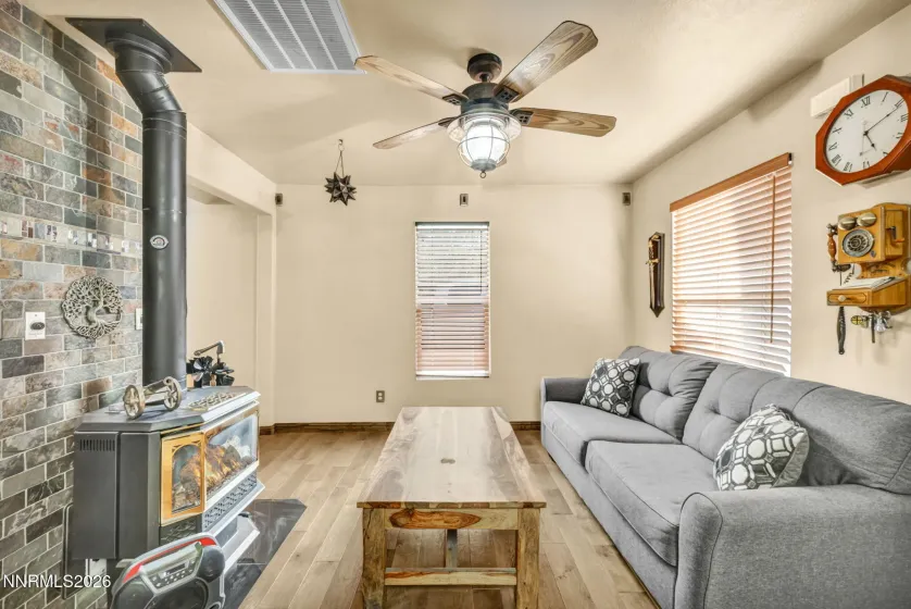 534 13th, Sparks, Nevada 89431, 2 Bedrooms Bedrooms, ,2 BathroomsBathrooms,Residential,Residential,13th,0,260006111