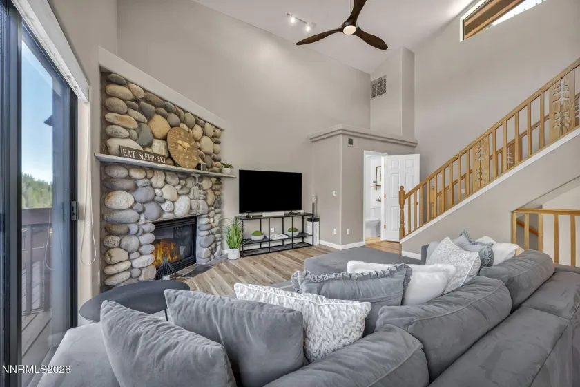 400 Fairview, Incline Village, Nevada 89451, 2 Bedrooms Bedrooms, ,3 BathroomsBathrooms,Residential,Residential,Fairview,0,260006155