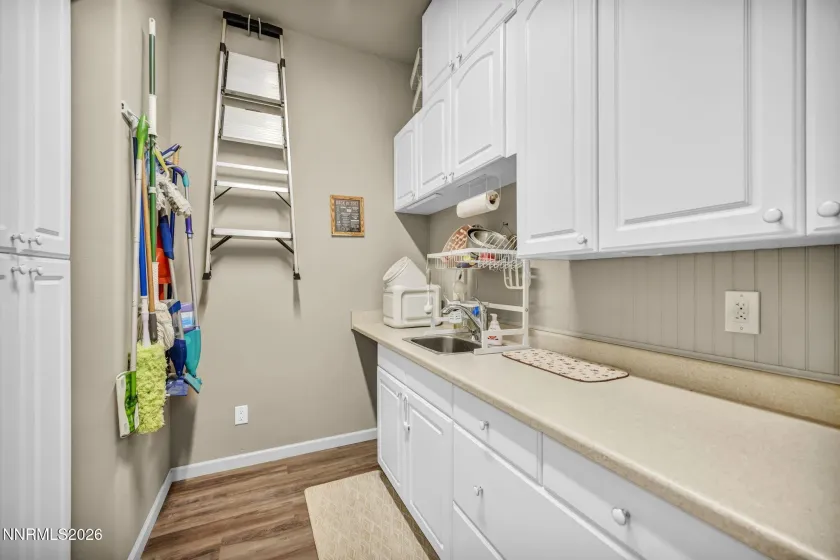 Kitchen & Dining