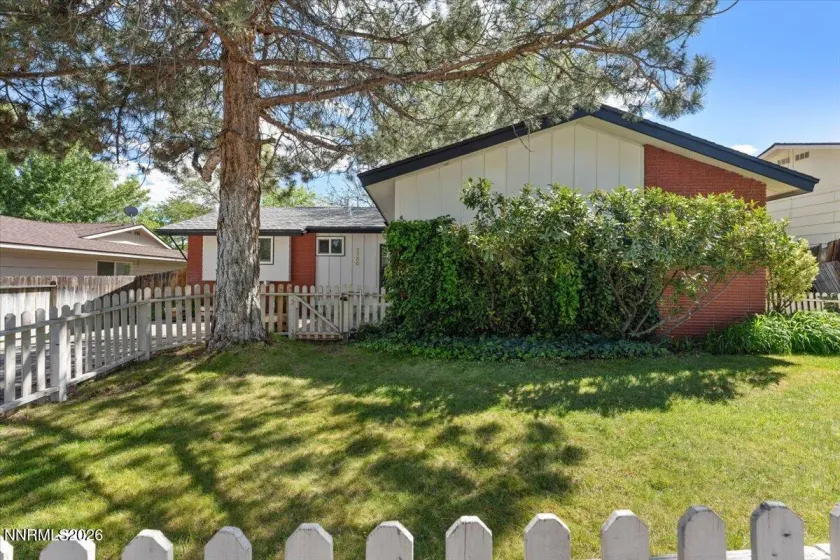 2750 Gellert, Reno, Nevada 89503, 3 Bedrooms Bedrooms, ,2 BathroomsBathrooms,Residential,Residential,Gellert,0,260006330