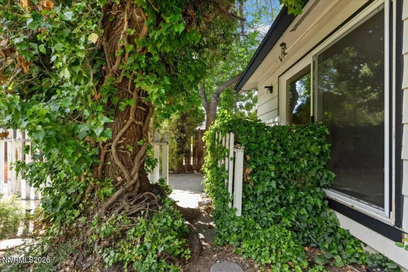 2750 Gellert, Reno, Nevada 89503, 3 Bedrooms Bedrooms, ,2 BathroomsBathrooms,Residential,Residential,Gellert,0,260006330