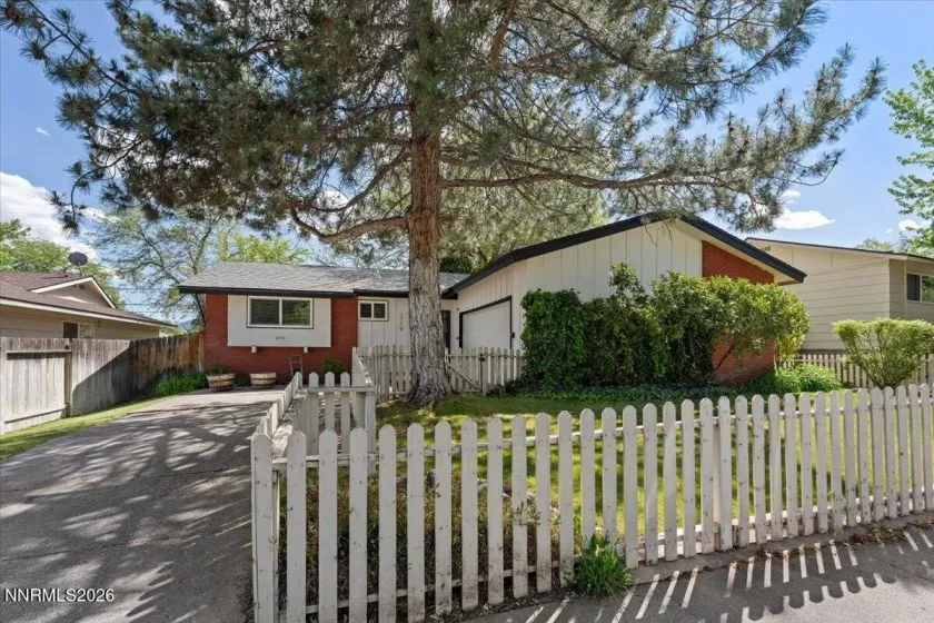 2750 Gellert, Reno, Nevada 89503, 3 Bedrooms Bedrooms, ,2 BathroomsBathrooms,Residential,Residential,Gellert,0,260006330